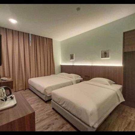 Star Moon Hotel Bintulu Bagian luar foto